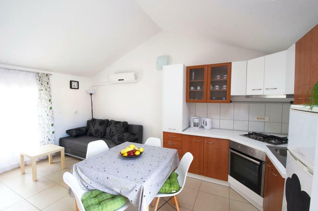 Apartment Dva Oriha Funtana Exteriör bild