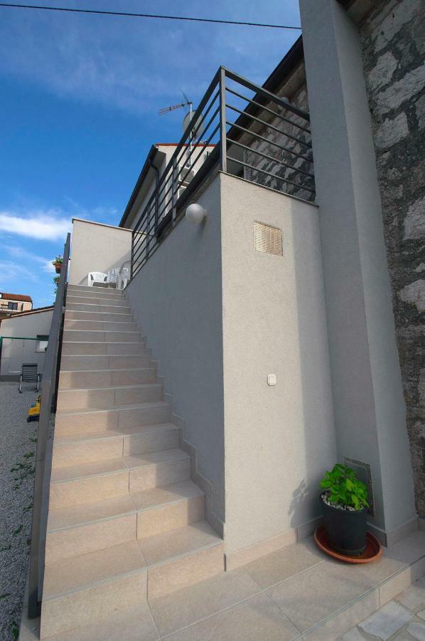 Apartment Dva Oriha Funtana Exteriör bild